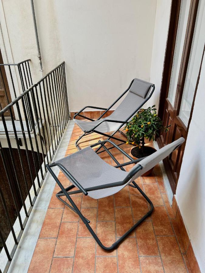 A Ballaro Apartments Palermo Esterno foto