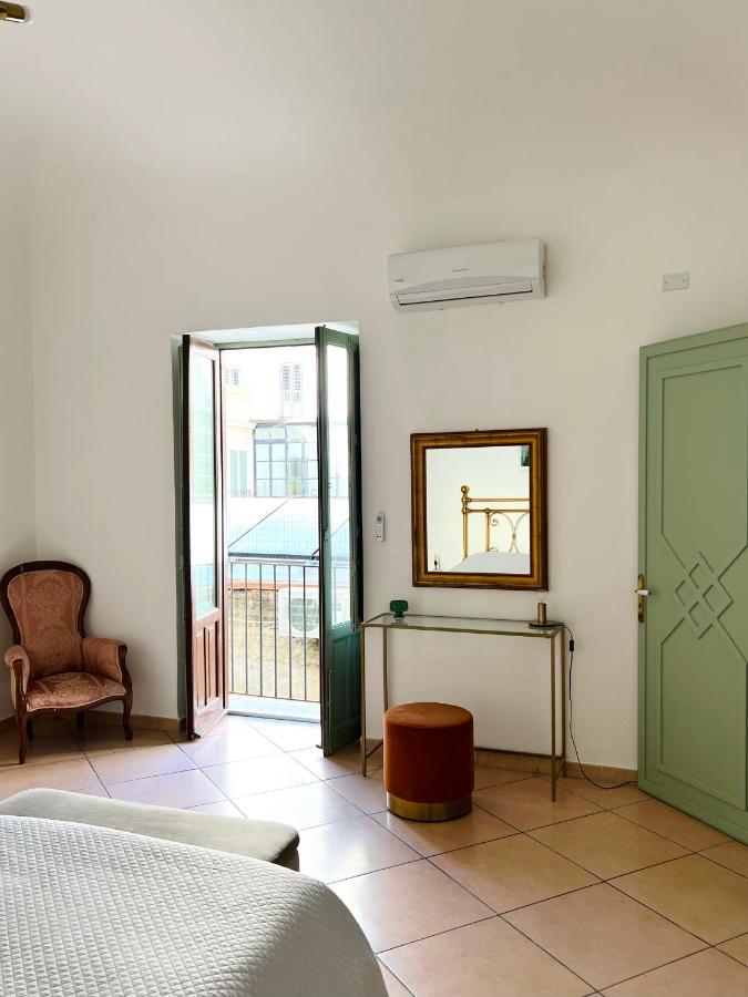 A Ballaro Apartments Palermo Esterno foto